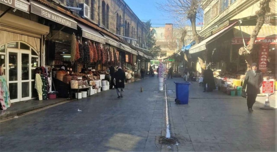 Bursa'dan deprem bölgesindeki esnafa makine yardımı