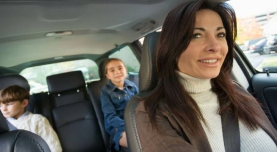 Almanya'da çocuk veya hamilelerin bulunduğu otomobillerde sigaraya yasak geliyor