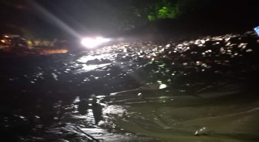 Artvin-Şavşat kara yolu yolunda heyelan