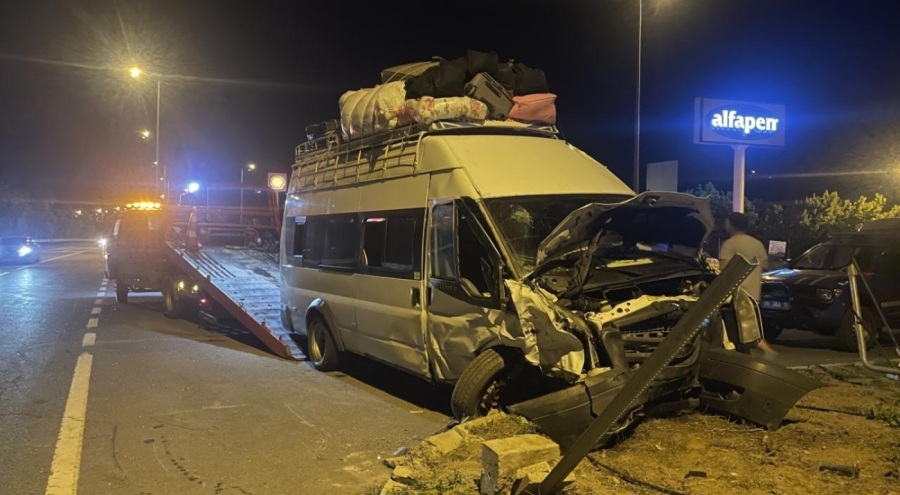 Kayseri'de minibüs ile otomobil çarpıştı: Çok sayıda yaralı