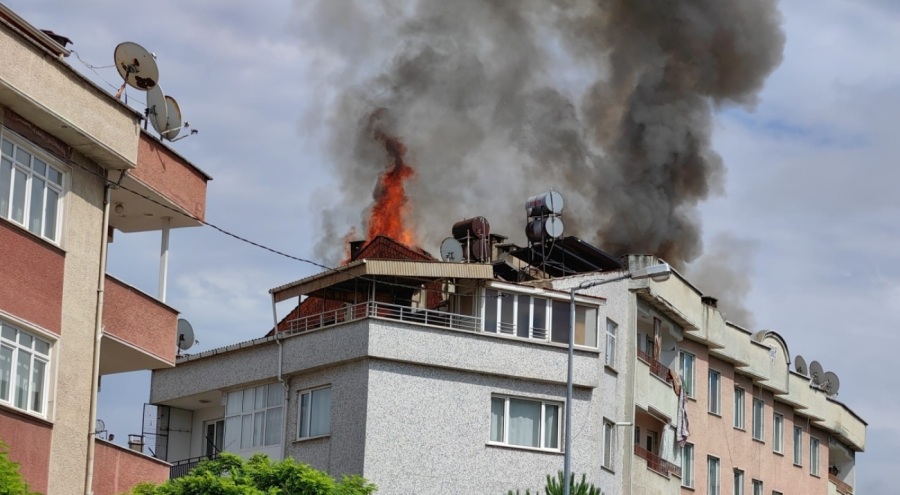 Bursa'da çatı katında korkutan yangın