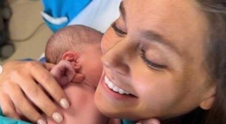 Aslı Enver'in bebeğinin ilk fotoğrafı