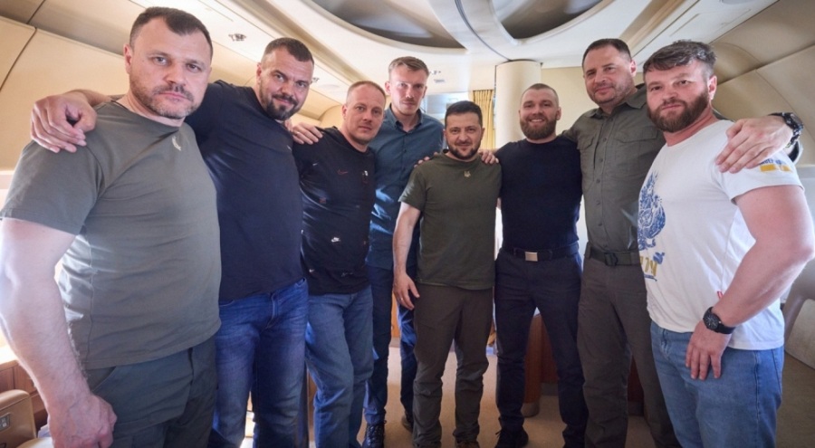 Zelenski, 5 askerin Türkiye'den Ukrayna'ya döndüğünü duyurdu