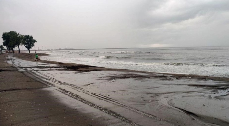 Karadeniz'de fırtına! O ilçede denize girmek yasaklandı