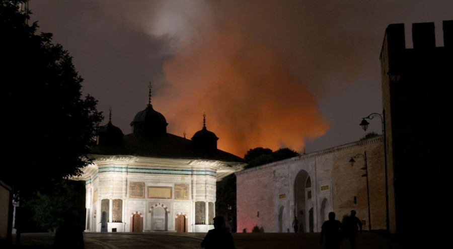 Topkapı Sarayı'nda korkutan yangın!