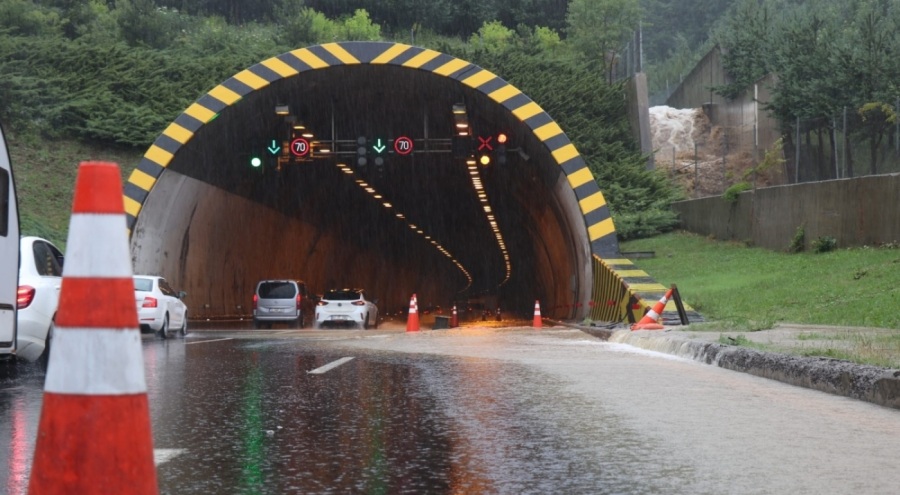 Bolu Dağı Tüneli İstanbul yönü ulaşıma kapatıldı