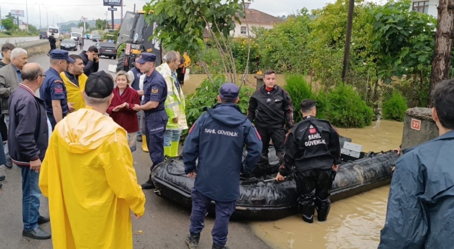 İçişleri Bakanı Yerlikaya: Sel felaketinde 96 kişi kurtarıldı