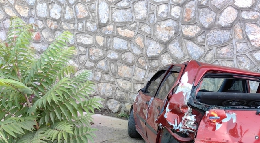 Bursa'da servis minibüsü ile otomobil çarpıştı: 4 kişi yaralı