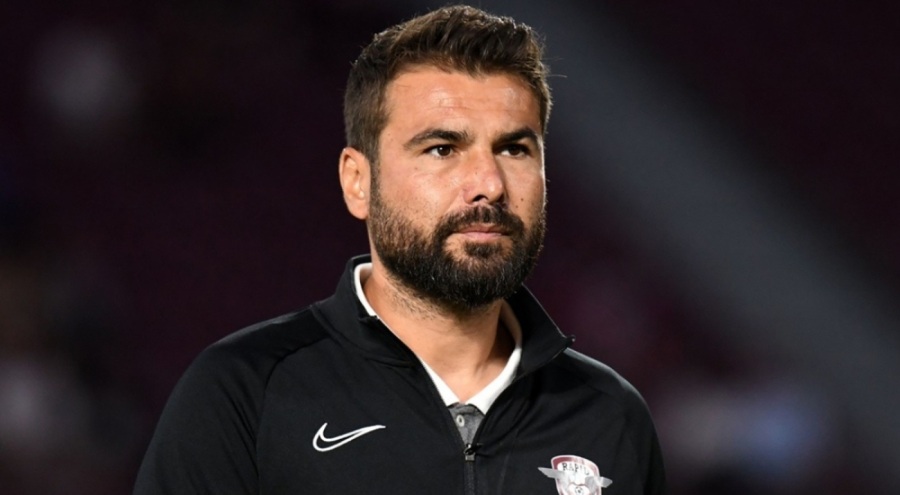 Neftçi Bakü, teknik direktör Adrian Mutu ile sözleşme imzaladı