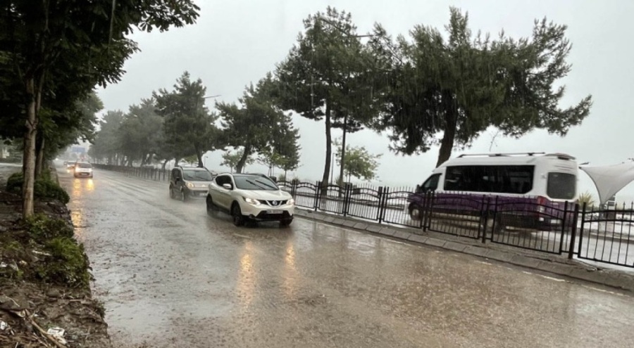 Ordu'da heyelan nedeniyle kapanan yol tekrar açıldı