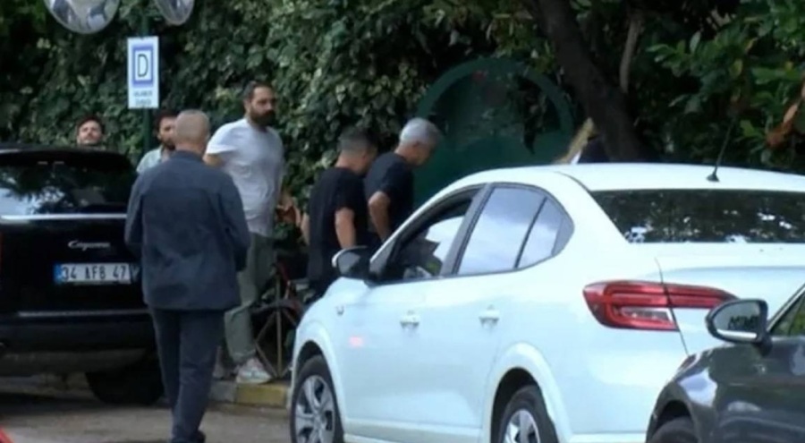 Cem Yılmaz, Zafer Algöz ve Ozan Güven'den, Özkan Uğur'un ailesine ziyaret