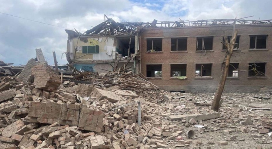 Rusya, Ukrayna'da okulu vurdu: Ölü ve yaralılar var!