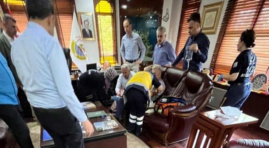 Sapanca Belediye Başkanının makam odasında silahla vuruldu!