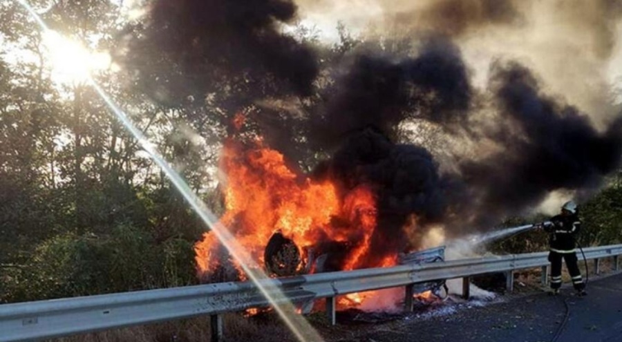 Direksiyon hakimiyetini kaybeden otomobil bariyerlere çarptı! 1 ölü