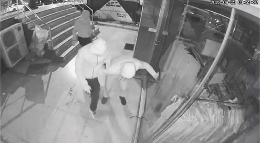 İstanbul'da iş yerini soyarken cüzdanını düşürdü, yakayı ele verdi