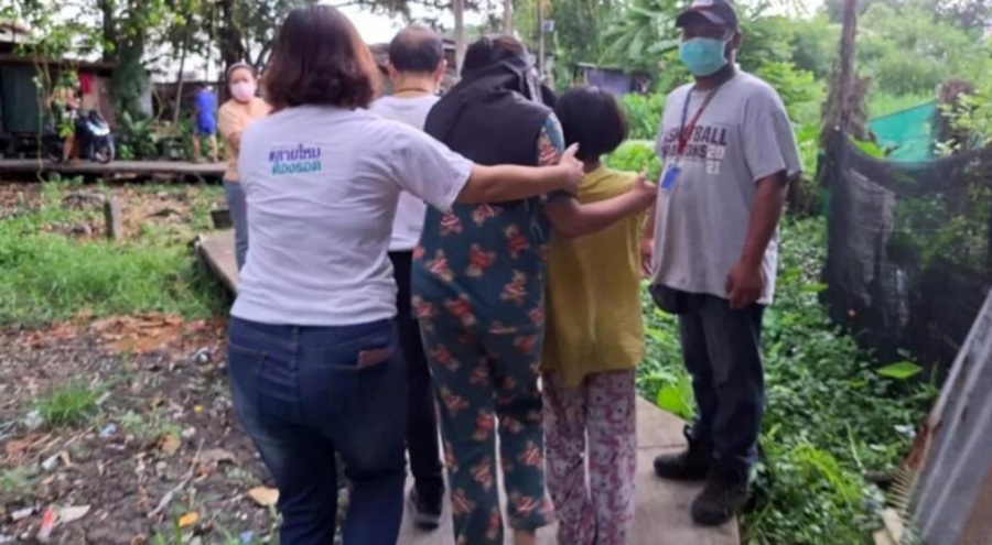 Uyuşturucu bağımlılığı bunu da yaptırdı! Küçük yaştaki çocuklarını fuhşa zorladı