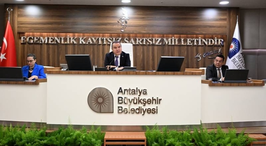 Antalya Büyükşehir Belediye Başkanı Böcek: Toplu ulaşımı belediye yapmak zorundadır