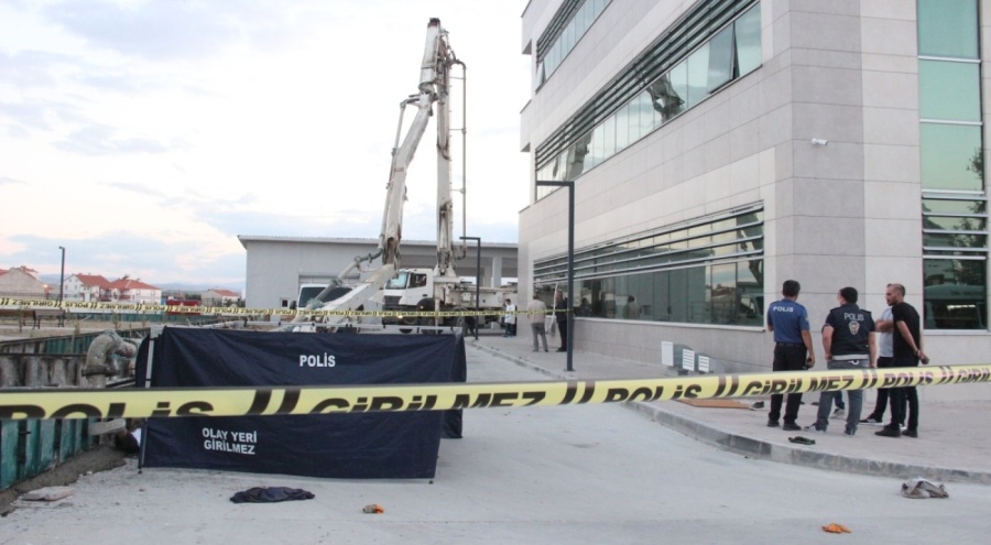 Karaman'da beton pompası faciası: 1 ölü, 2 yaralı