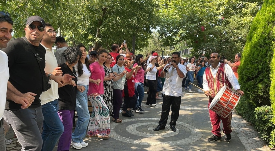 Kadıköy Belediyesi'nde işçilerden iş bırakma eylemi!