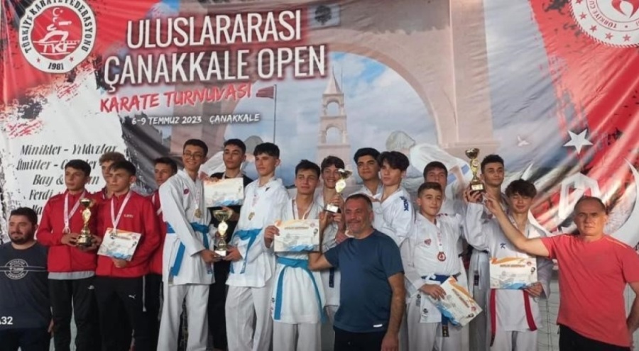 Nilüferli sporcular Karate Turnuvası'ndan ödülle döndü