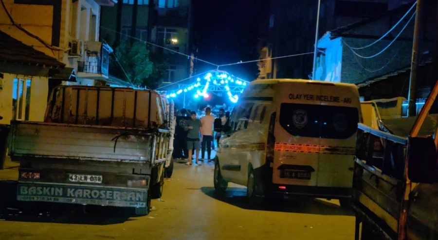 Bursa'da 10 yaşındaki çocuğu darbedip babasını bıçaklayan genç kız aranıyor