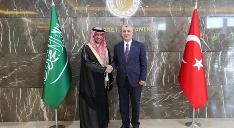 Bakan Bolat, Suudi Arabistanlı Bakan Majid Al-Hogail ile bir araya geldi