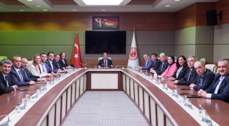 Ali Babacan, DEVA Partili milletvekilleriyle Meclis'te toplandı