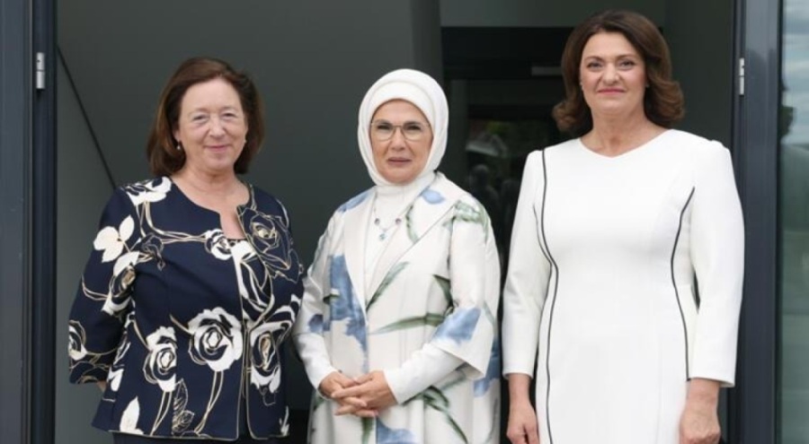 Emine Erdoğan, Litvanya'da lider eşleriyle buluştu