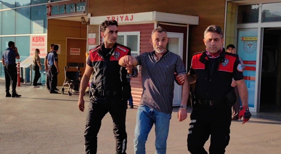 Bursa'da satırla adam kovaladı: Namus meselesi dedi