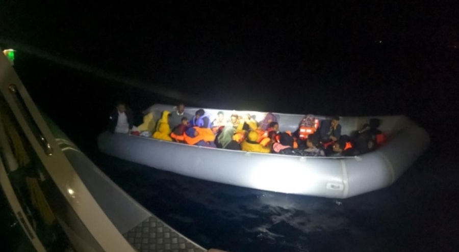 İzmir'de 25 düzensiz göçmen kurtarıldı