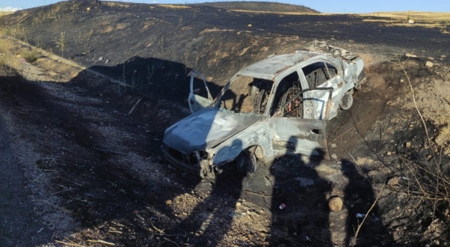 Takla atan otomobil alevlere teslim oldu: 3 yaralı