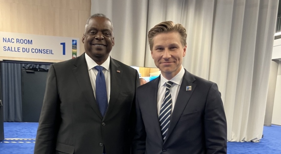 Finlandiya Savunma Bakanı ABD'li mevkidaşı ile bir araya geldi