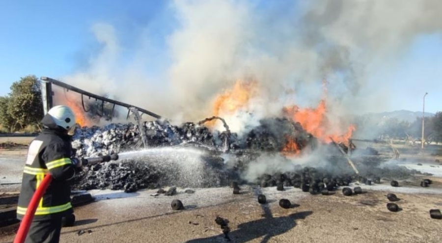 İplik yüklü tır alev topuna döndü