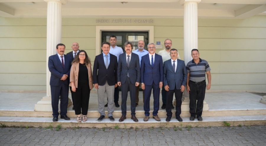 Hukuk Fakültesi'nde bayrak değişimi