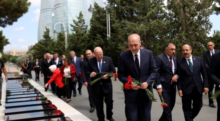 Meclis Başkanı Kurtulmuş  Azerbaycan'da şehitlikleri ziyaret etti