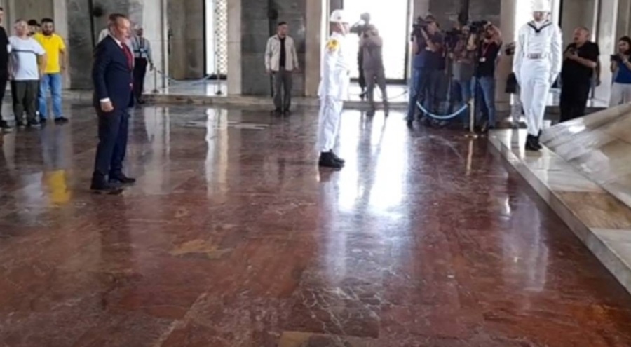 Tanju Özcan'dan Anıtkabir'e ziyaret