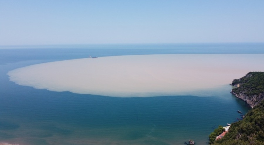 Sel sonrası İnkumu sahilinin rengi değişti