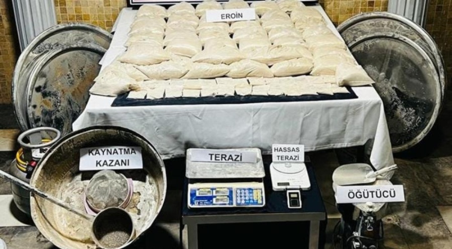 Antalya'da zehir tacirlerine suçüstü!