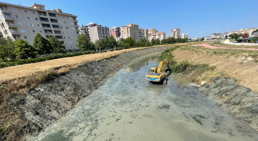 Bursa Ayvalı Dere'de temizlik çalışması gerçekleştiriliyor