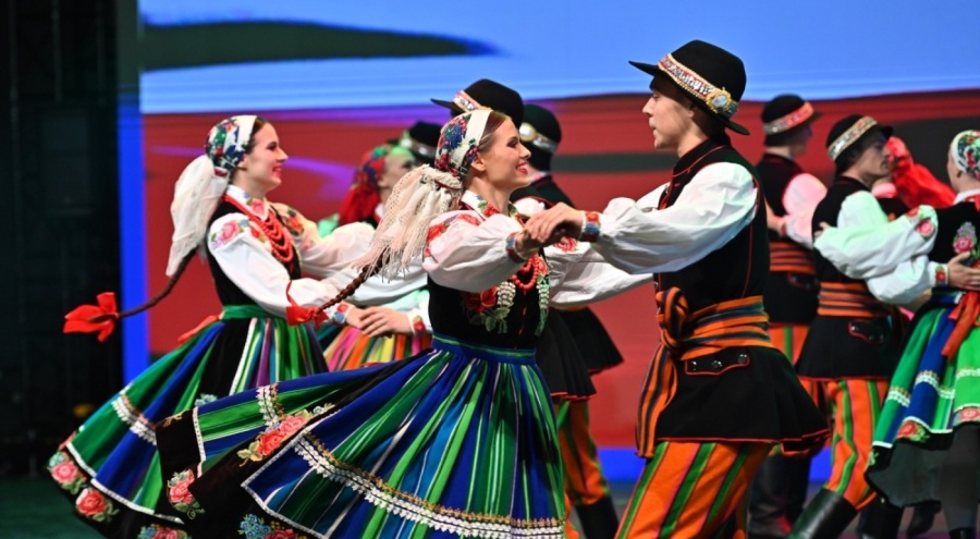 Uluslararası Altın Karagöz Halk Dansları Yarışması'nın birincisi Meksika!