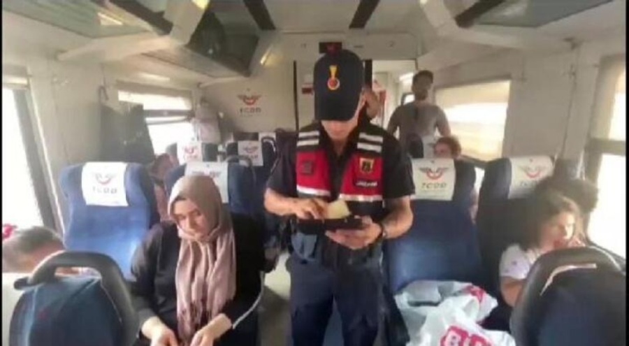 Kaçak göçmenlere denetim! Evrakları eksik olanlar gönderildi