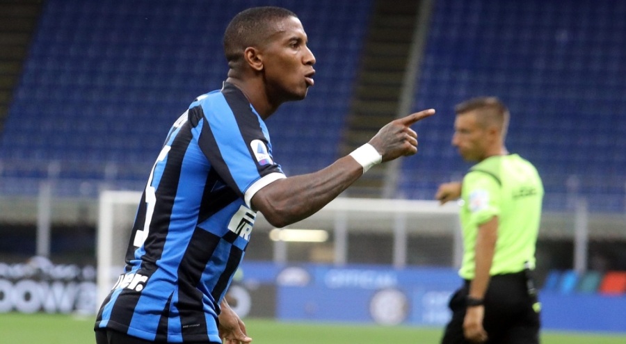 Everton, 38 yaşındaki Ashley Young'ı transfer etti