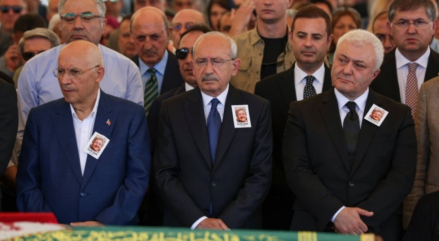 Kılıçdaroğlu Tuncay Özkan'ın annesinin cenazesine katıldı