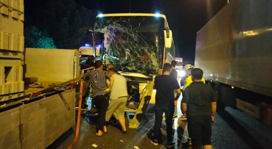 Adana'da zincirleme kaza: 16 yaralı