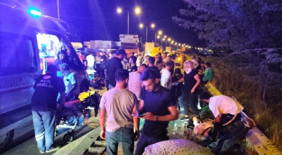 Otoyol'da 7 otomobil birbirine girdi