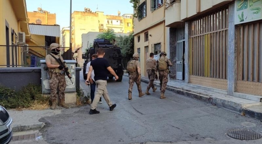 Mersin'de terör örgütüne eş zamanlı operasyon!