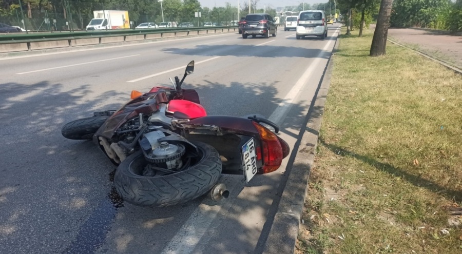 Bursa'da motosiklet sürücüsü genç ağaca çarparak yaşamını yitirdi