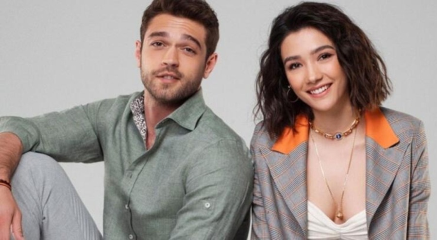 Aybüke Pusat ve Furkan Andıç'tan aşk pozu geldi!