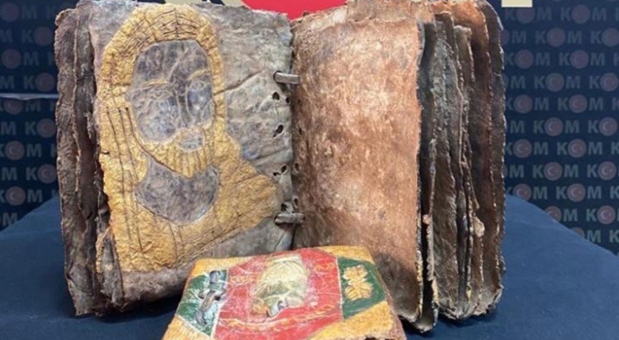 Tarihi eser operasyonunda 2 kutsal kitap bulundu
