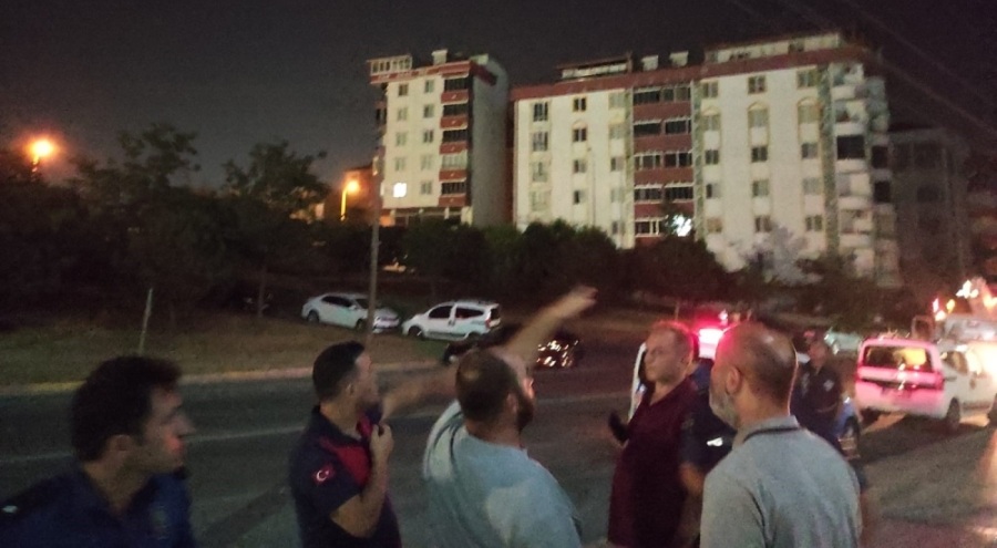 Kurtarıcı araç, koca bir mahalleyi gece elektriksiz bıraktı
